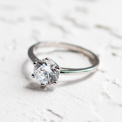 Luxury engagement ring with lab grown diamond OLLAF