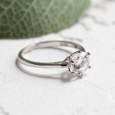 Luxury engagement ring with lab grown diamond OLLAF