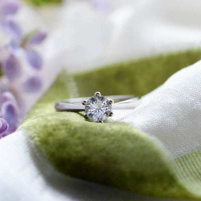 Luxury engagement ring with 0.54ct lab grown diamond OLLA