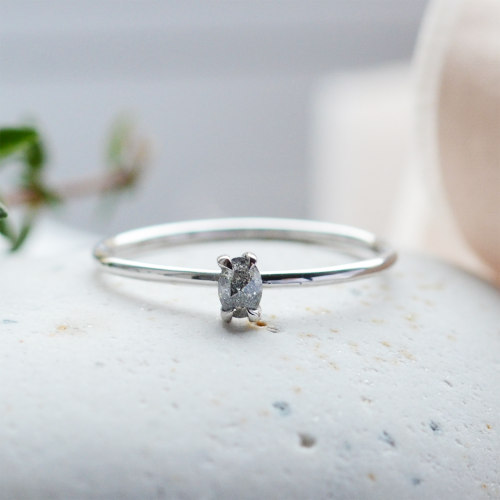 Minimalist salt'n'pepper diamond ring ORBIT