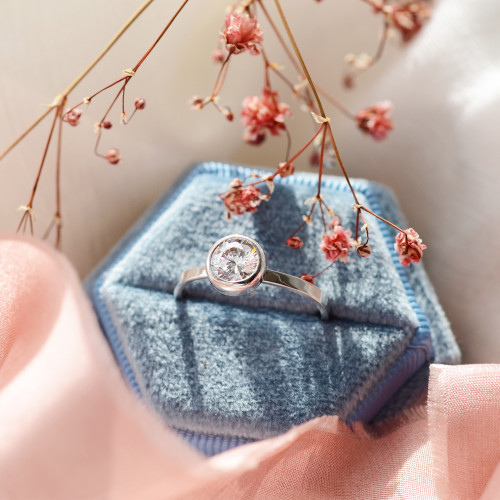 Silver ring with a zircon ORELIA