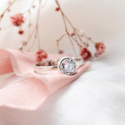 Silver ring with a zircon ORELIA
