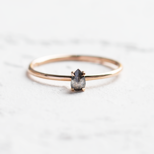 Minimalist engagement salt'n'pepper diamond ring  PERA