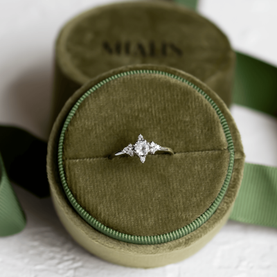 Romantický zásnubní prsten s diamanty POMPADOUR