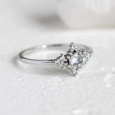 Romantický zásnubní prsten s diamanty POMPADOUR