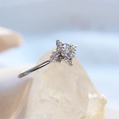 Romantic engagement ring with diamonds POMPADOUR