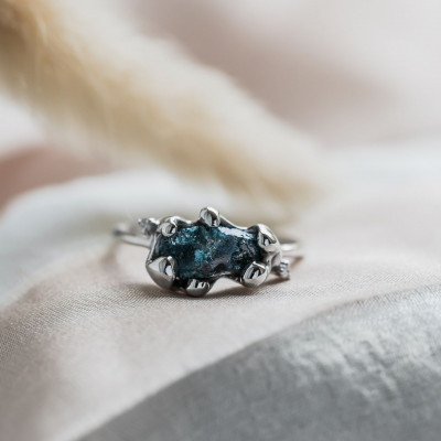 Gold raw blue diamond ring with classic diamonds POSEIDON
