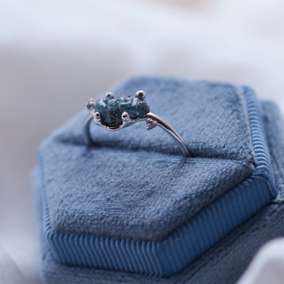 Gold raw blue diamond ring with classic diamonds POSEIDON