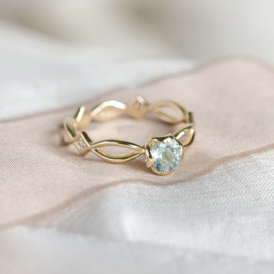 Gold ring with aquamarine and diamonds QUEEN