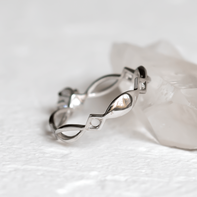 Zlatý propletený prsten s diamantem QUEENS