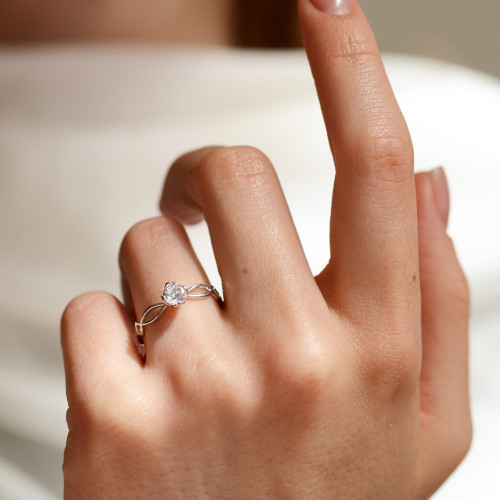 Gold entwined ring with diamond QUEENS