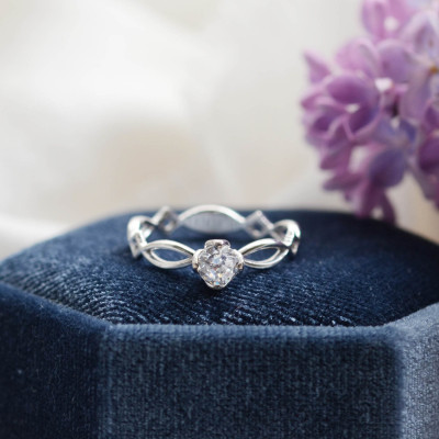 Entwined ring with lab-grown diamond QUEENO