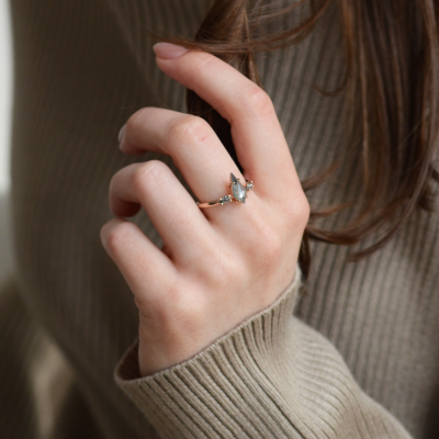 Zásnubní prsten s kite salt and pepper diamanty QUEST