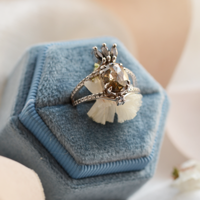 Salt and pepper diamonds in luxury ring RABBIT