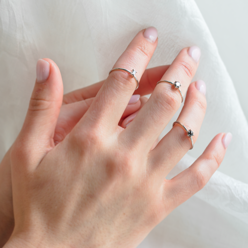 Minimalist engagement salt'n'pepper diamond ring  RETTI