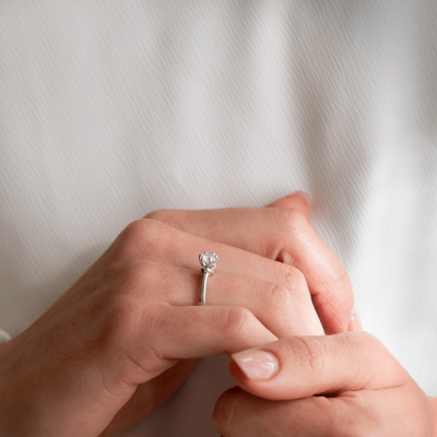 Unusual engagement ring with lab-grown diamond RISTO