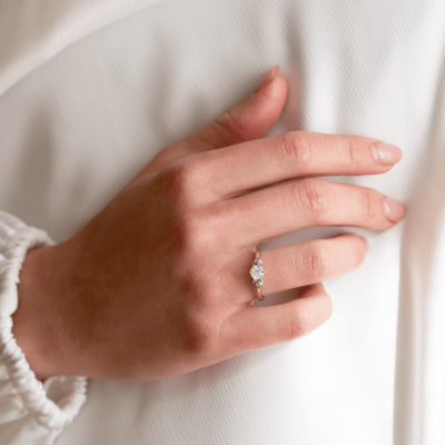 Unusual engagement ring with lab-grown diamond RISTO