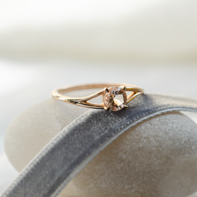 Delicate gold ring with morganite ROSALIS