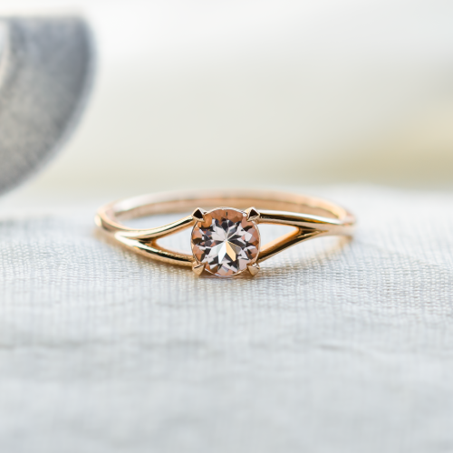 Delicate gold ring with morganite ROSALIS