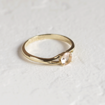 Delicate gold ring with morganite ROSALIS