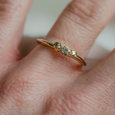 Zásnubní zlatý prsten s diamantem ROSNI