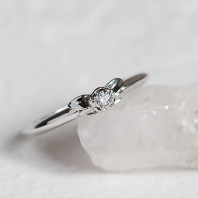 Zásnubní zlatý prsten s diamantem ROSNI