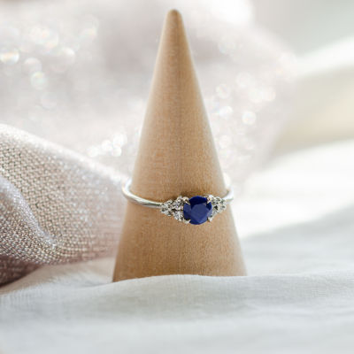 Zlatý prsten s centrálním lapis lazuli a diamanty ROYAL