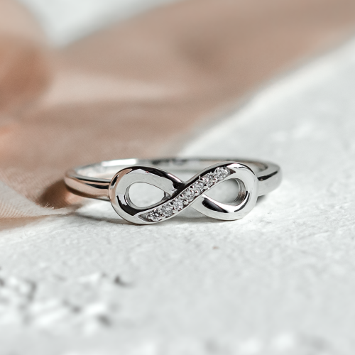 Zlatý prsten ve tvaru nekonečna s diamanty SALVIN