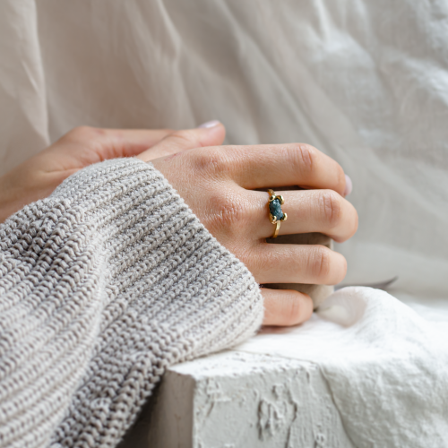 Gold ring with blue raw diamond and hammered surface SEA