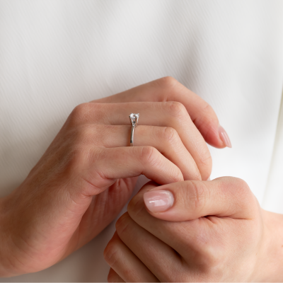 Classic engagement ring with lab-grown diamond SEMLA