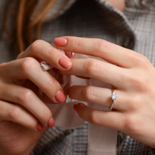 SEMLE delicate gold diamond engagement ring