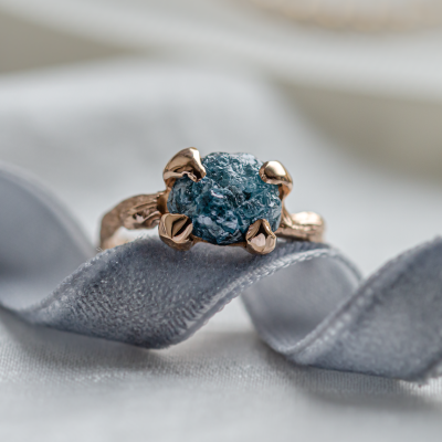 Gold ring with blue raw diamond and unusual rim SKY