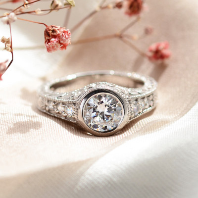 Vintage ring with moissanite and diamonds SOLA