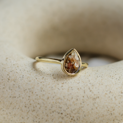 XENIA gold ring with salt and pepper diamond