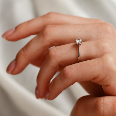 Classic engagement ring with lab-grown diamond STAMO