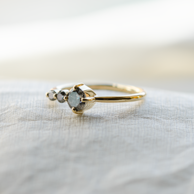 Gold ring with salt and pepper diamond SUE