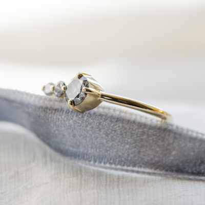 Gold ring with salt and pepper diamond SUE