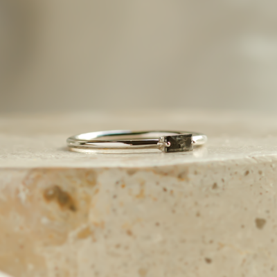 Minimalist ring with baguette salt'n'pepper diamond TASSI