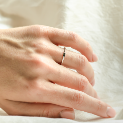 Minimalist ring with baguette salt'n'pepper diamond TASSI