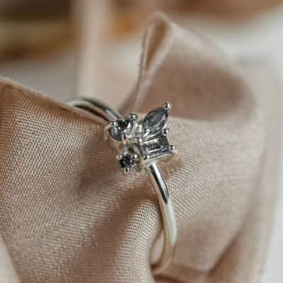 Unusual cluster ring with salt and pepper diamonds TASSIA