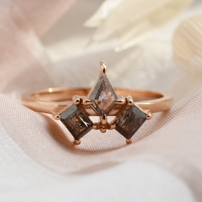 Originální prsten se šedými diamanty salt'n'pepper TOMMASO
