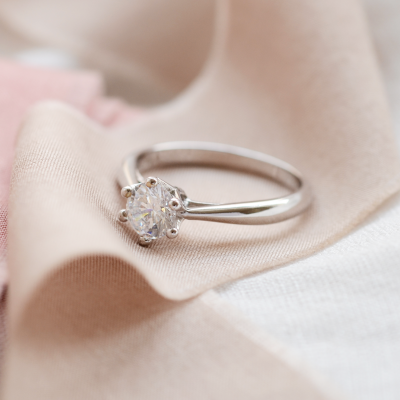 Engagement ring with 0.5ct lab grown diamond TRINIE