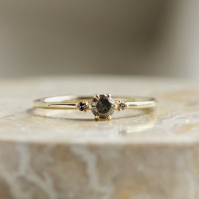 Minimalist engagement ring with salt and pepper diamonds TROIS
