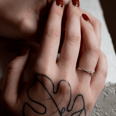 Minimalist curved diamond wedding ring UMA