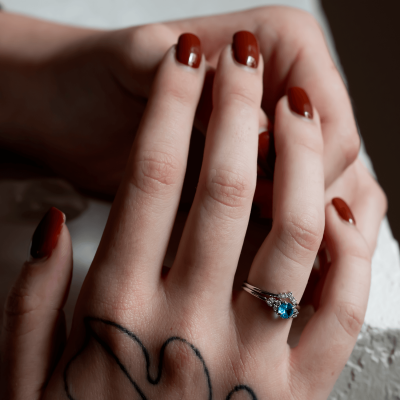 Minimalist curved diamond wedding ring UMA