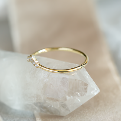 Minimalist curved diamond wedding ring UMA