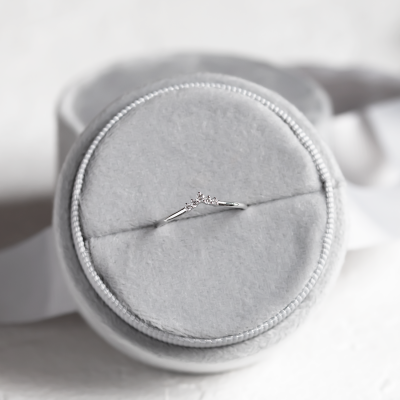 Minimalist curved diamond wedding ring UMA