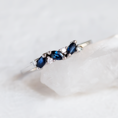 Zlatý prsten se safíry a kulatými diamanty VALLY