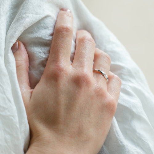 Gold ring with diamond with engraving heart VENI