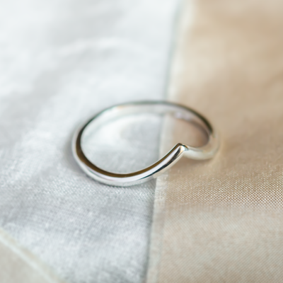 Craved minimalist gold ring VENUS